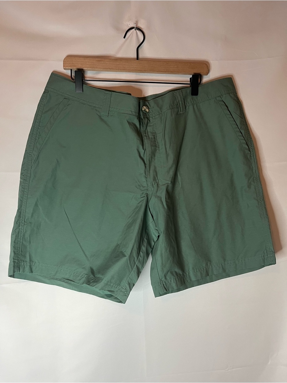 Columbia Men's Green Flat Front Casual Shorts